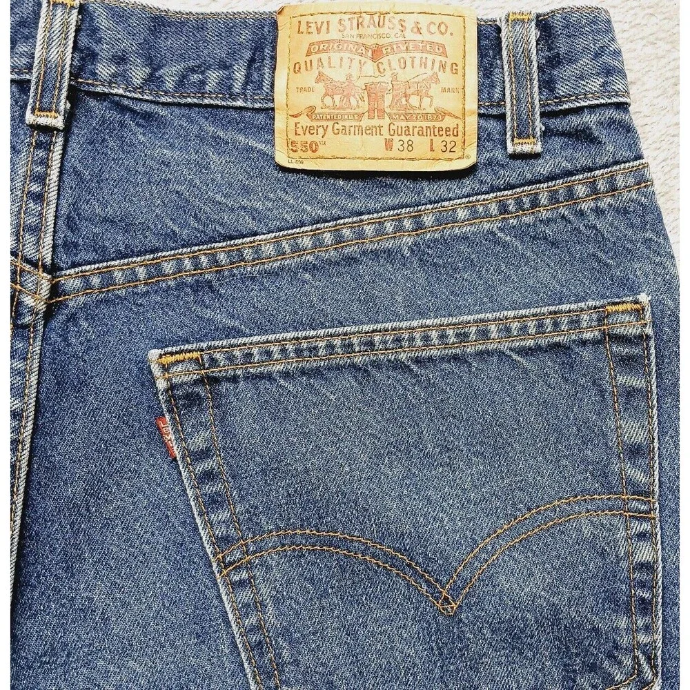 Vintage Levi's 550 Relaxed Fit Short Man W38 L27 Red Tab Jeans USA Made '01